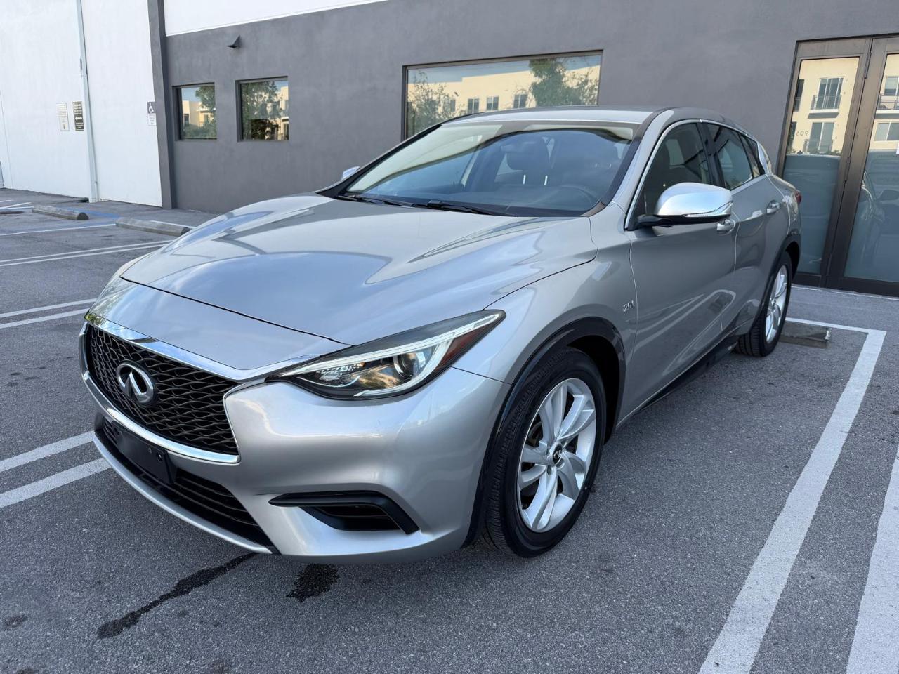 Infiniti QX30 Luxury FWD 2017