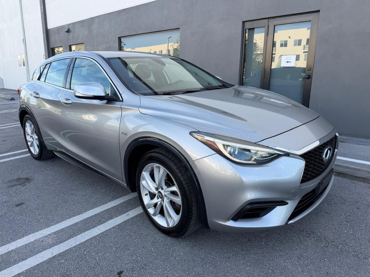 Infiniti QX30 Luxury FWD 2017