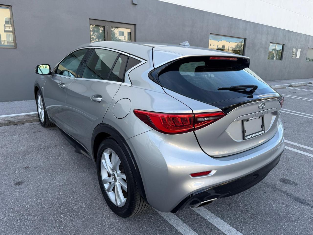 Infiniti QX30 Luxury FWD 2017