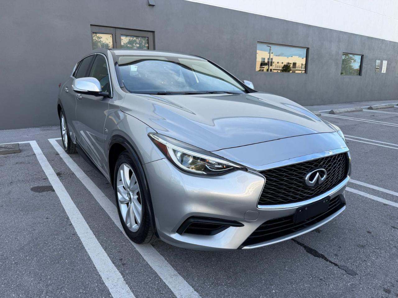 Infiniti QX30 Luxury FWD 2017