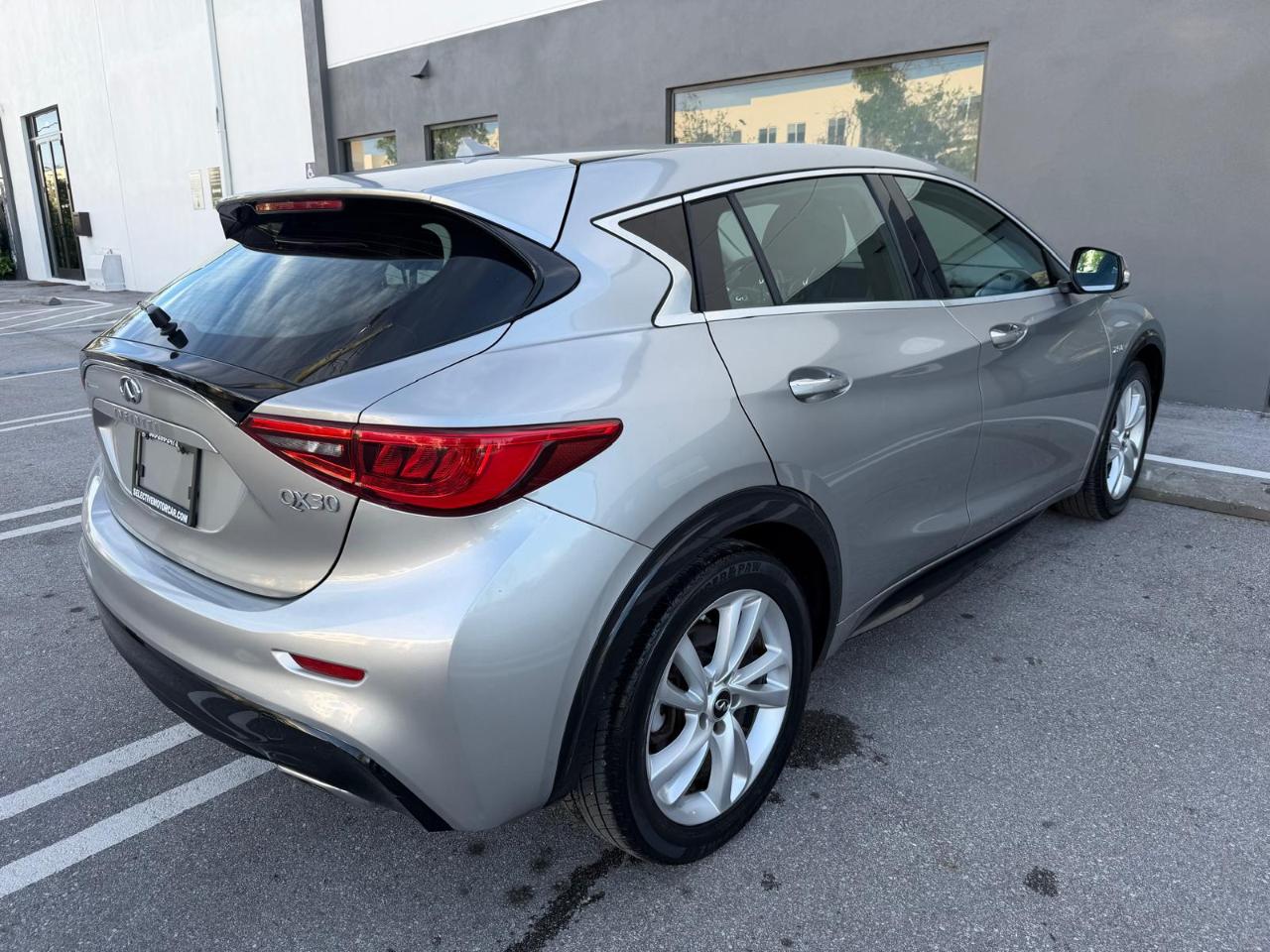 Infiniti QX30 Luxury FWD 2017