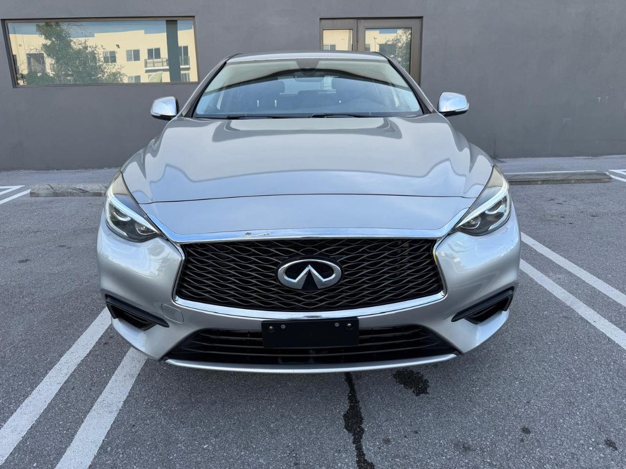 Infiniti QX30 Luxury FWD 2017