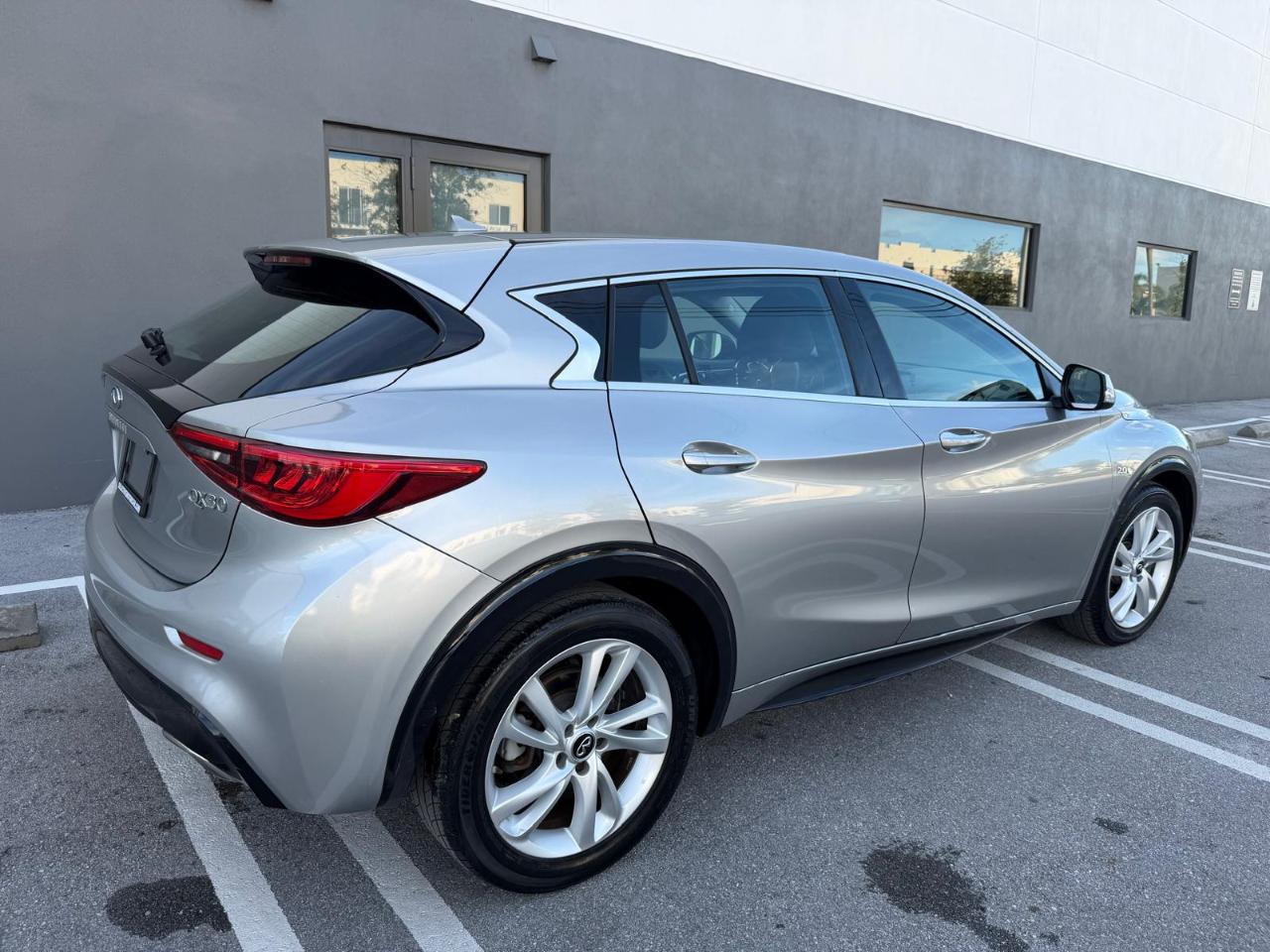 Infiniti QX30 Luxury FWD 2017