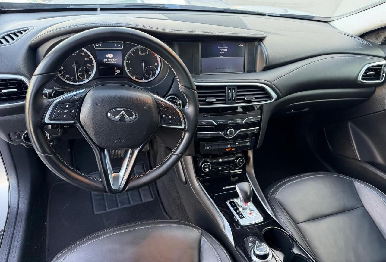 Infiniti QX30 Luxury FWD 2017