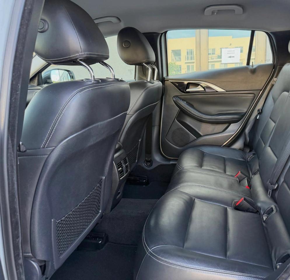 Infiniti QX30 Luxury FWD 2017