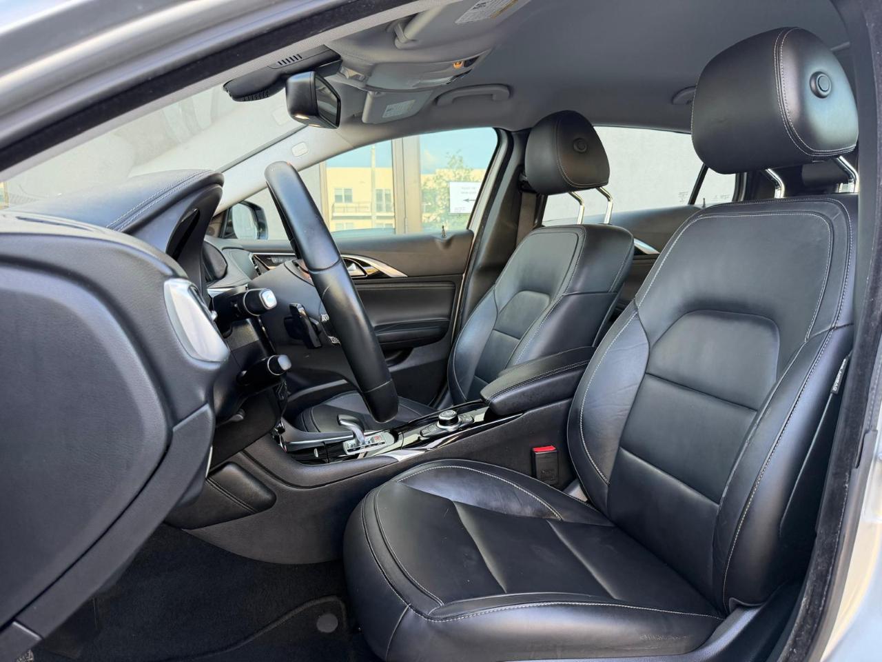 Infiniti QX30 Luxury FWD 2017