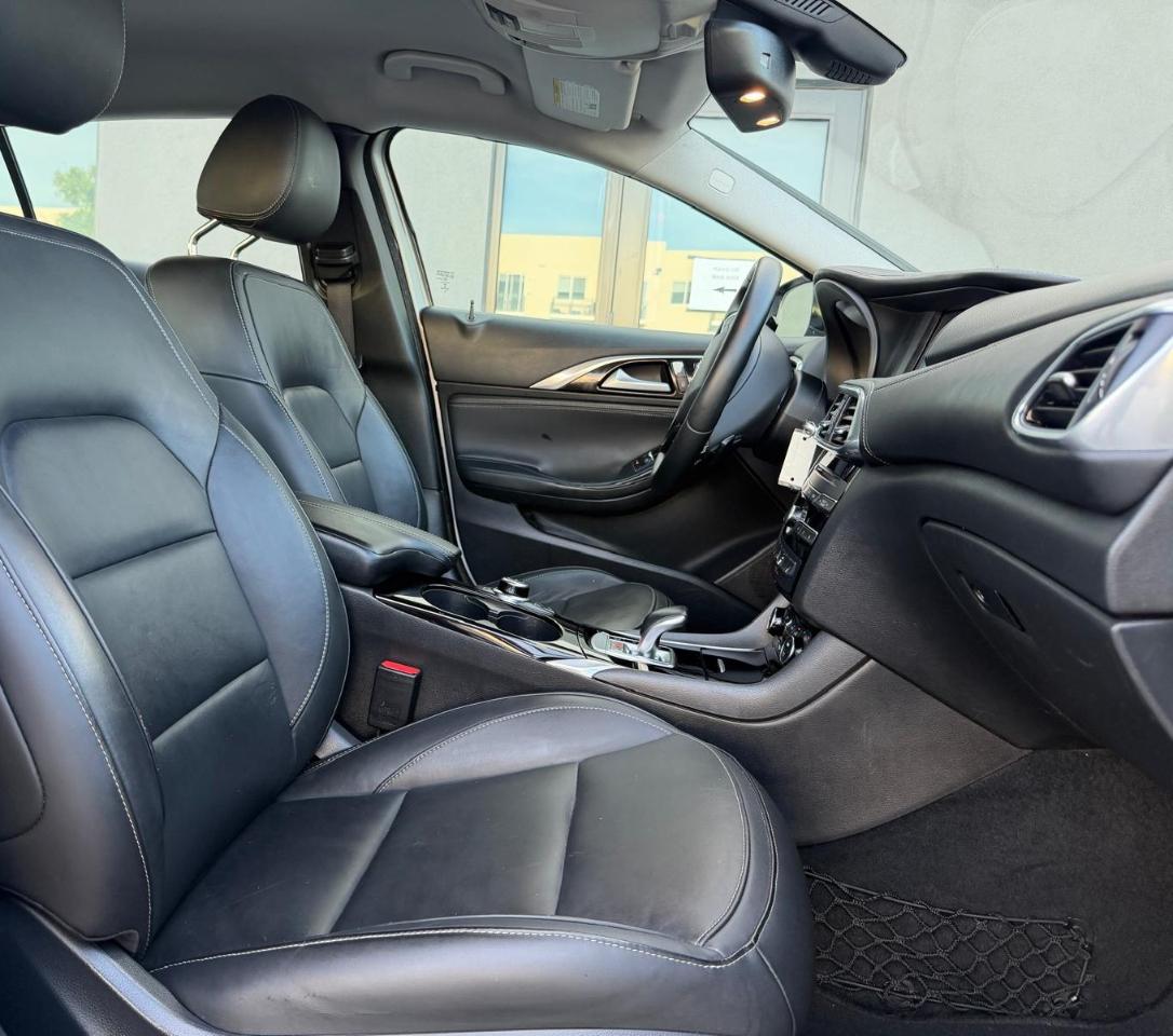 Infiniti QX30 Luxury FWD 2017