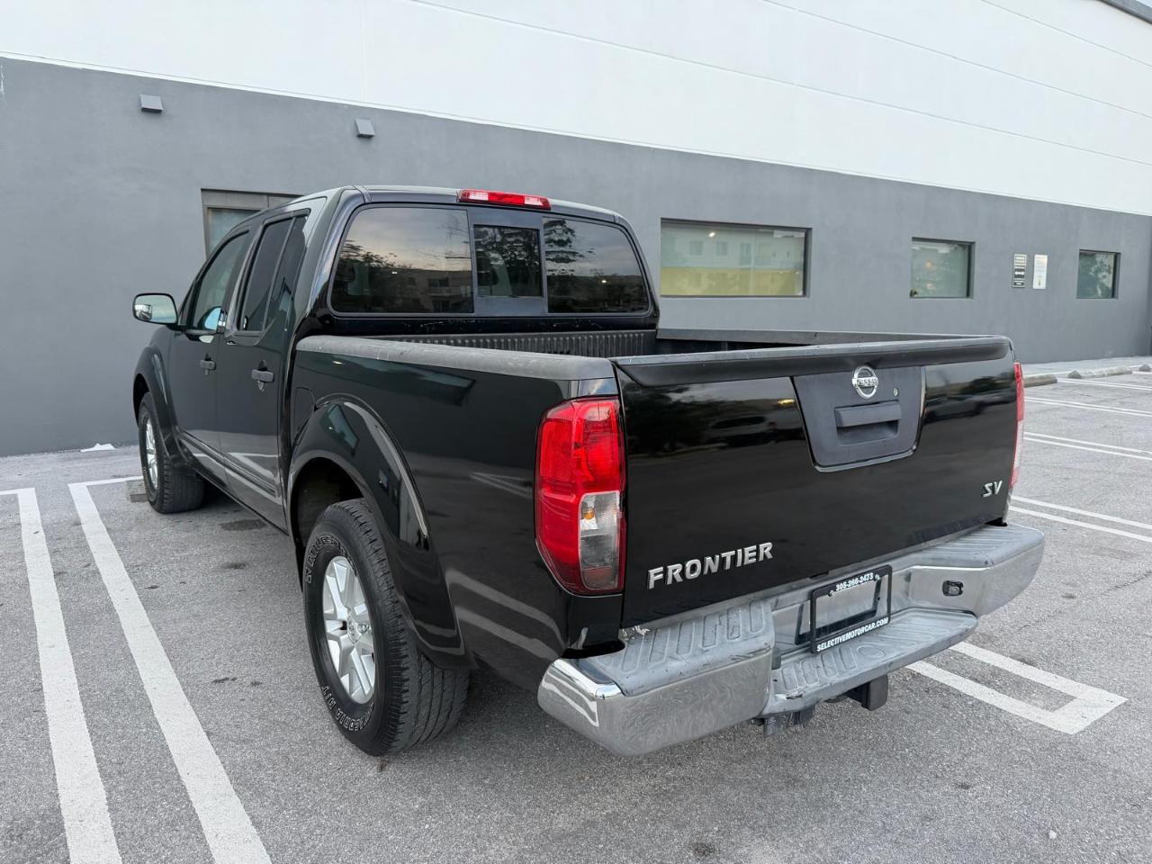 Nissan Frontier 2WD Crew Cab SWB Auto SV 2015