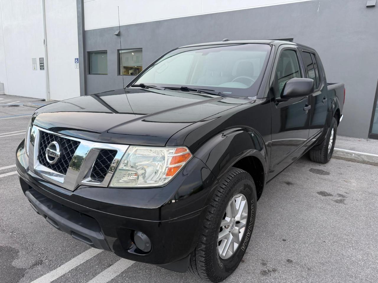 Nissan Frontier 2WD Crew Cab SWB Auto SV 2015