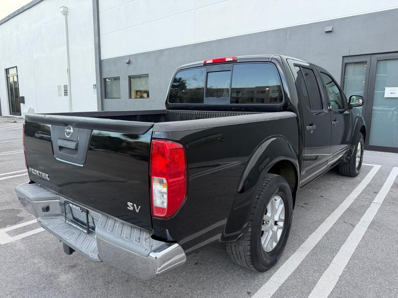 Nissan Frontier 2WD Crew Cab SWB Auto SV 2015