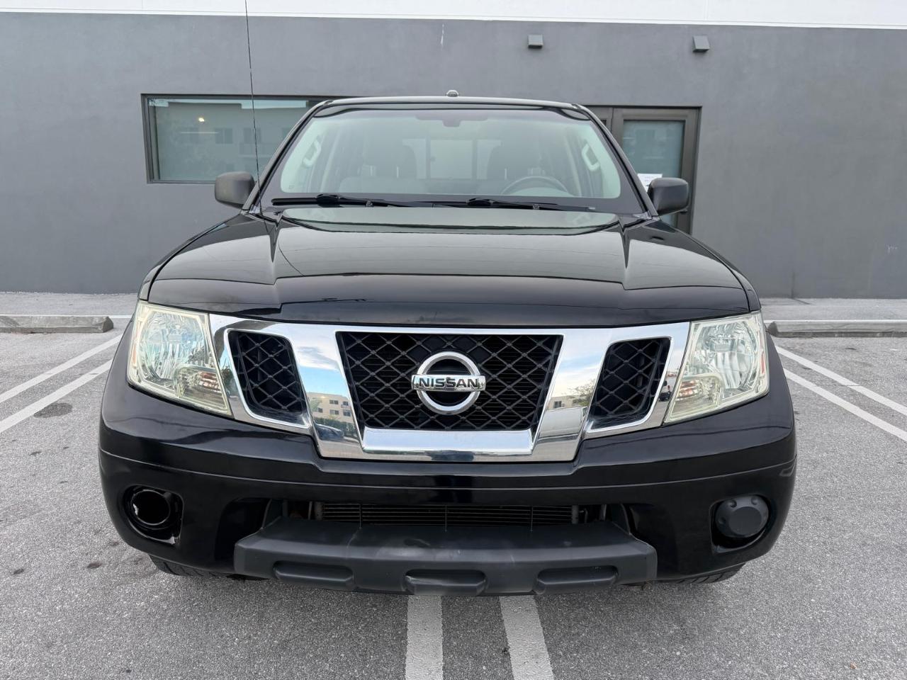 Nissan Frontier 2WD Crew Cab SWB Auto SV 2015