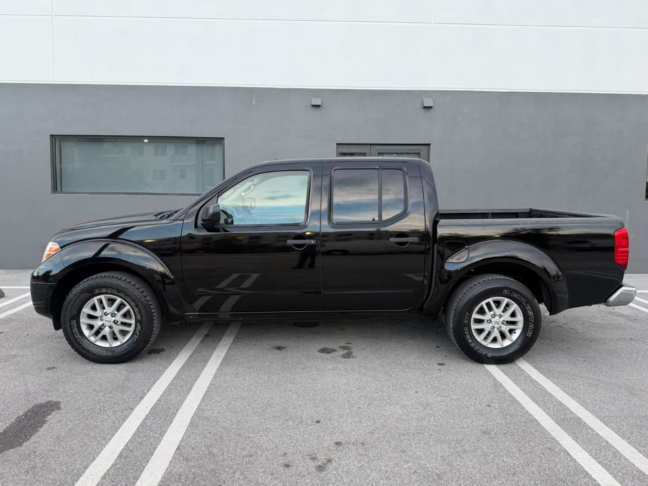 Nissan Frontier 2WD Crew Cab SWB Auto SV 2015