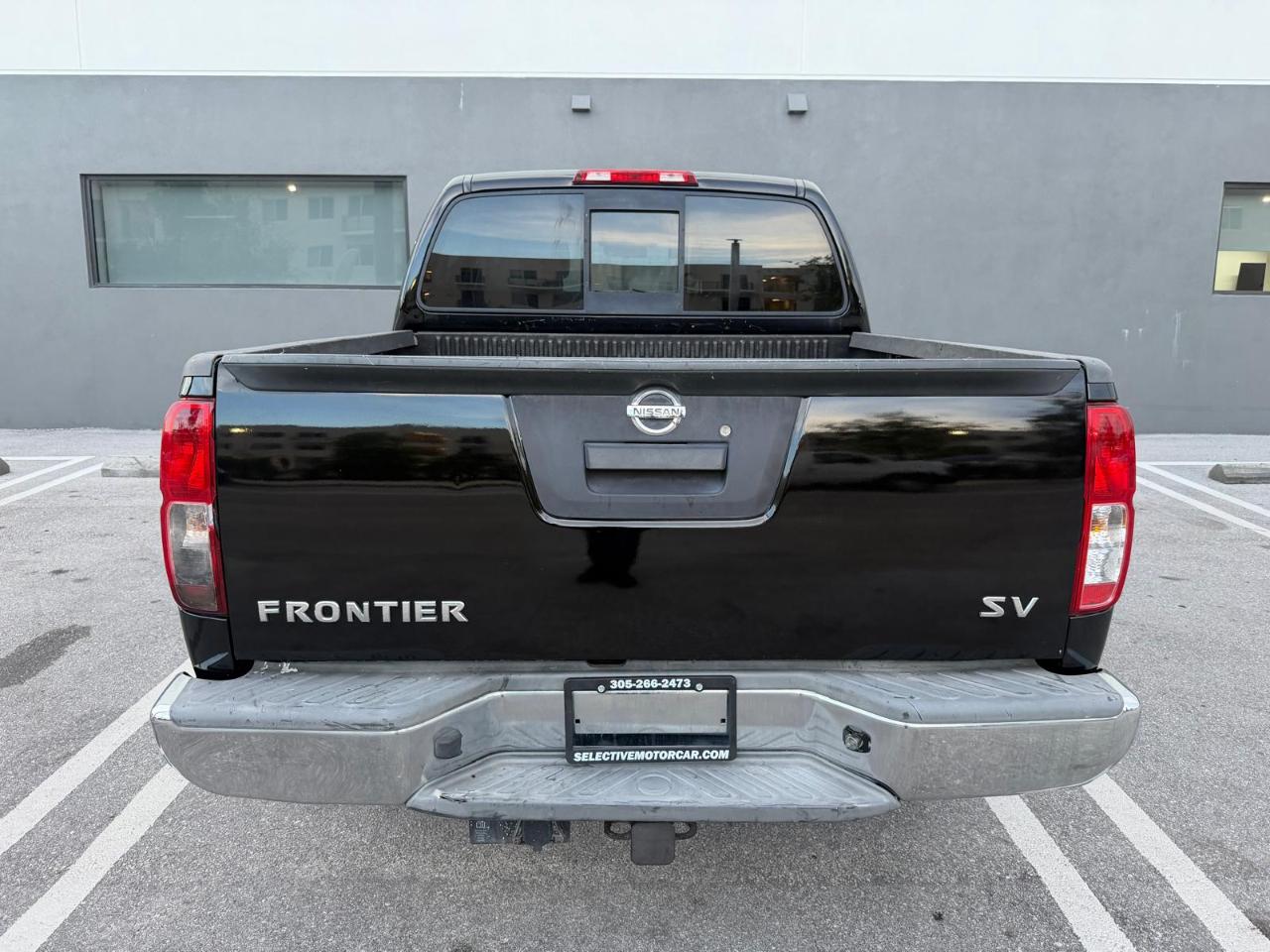 Nissan Frontier 2WD Crew Cab SWB Auto SV 2015