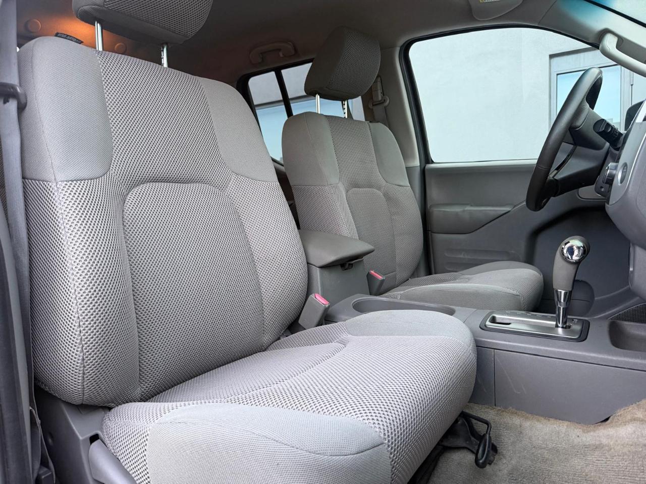 Nissan Frontier 2WD Crew Cab SWB Auto SV 2015