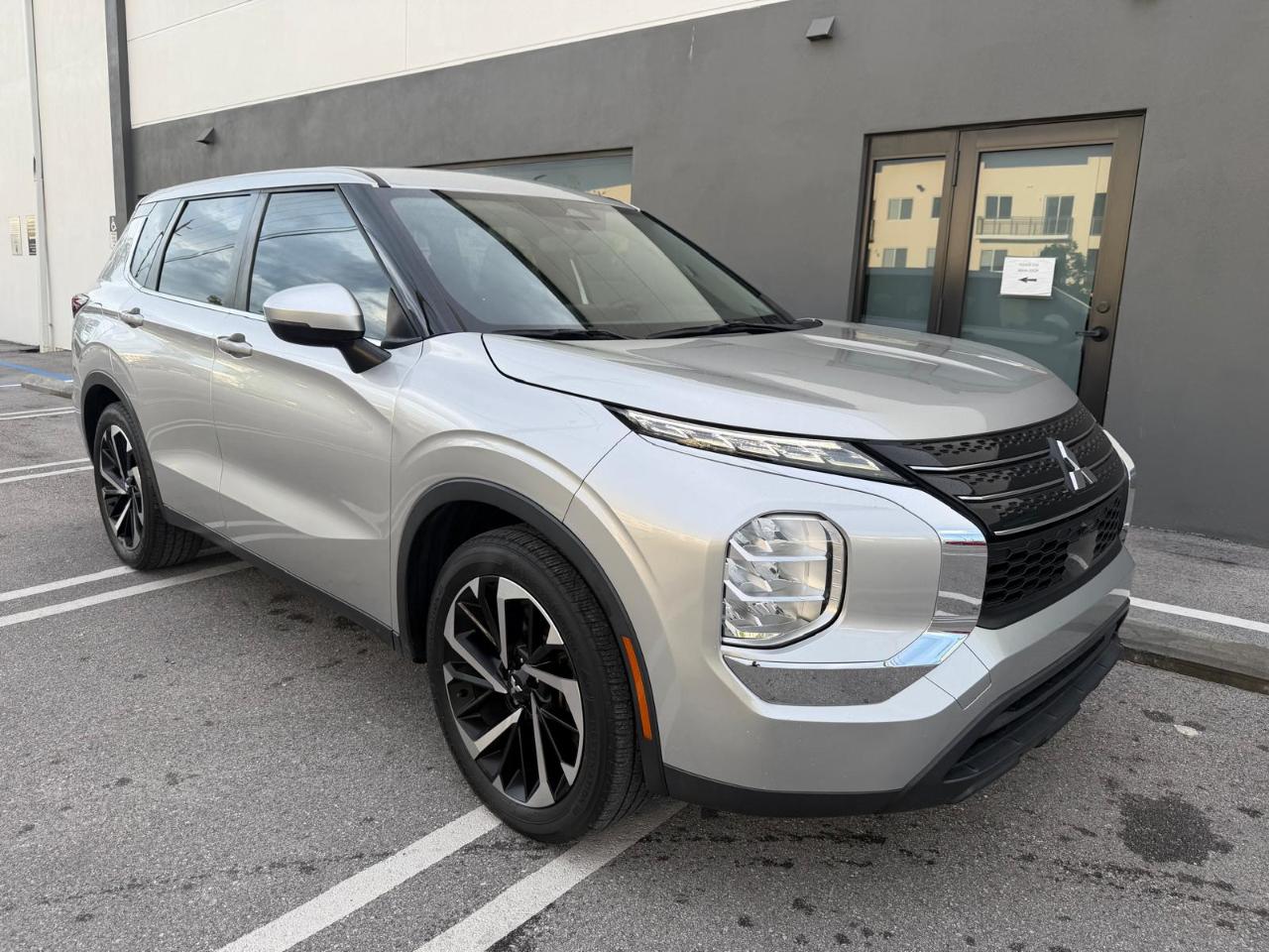 Mitsubishi Outlander ES FWD 2022