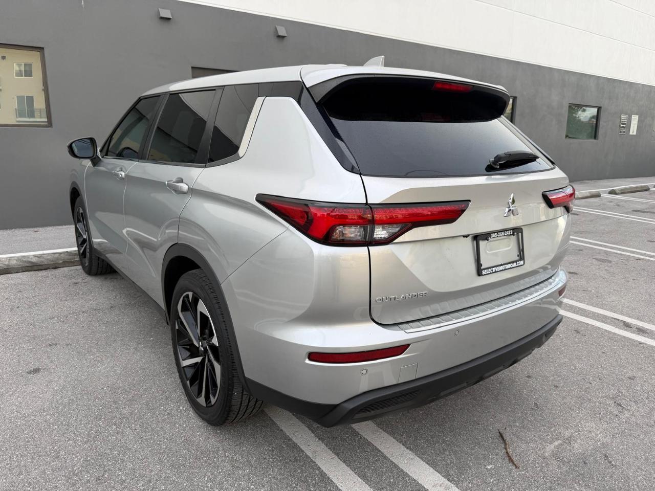 Mitsubishi Outlander ES FWD 2022