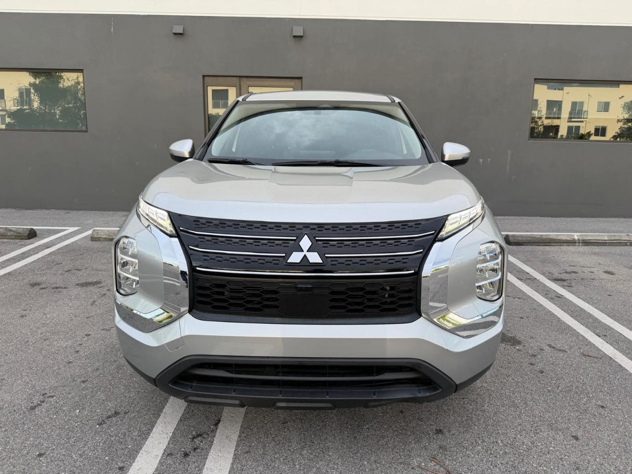 Mitsubishi Outlander ES FWD 2022