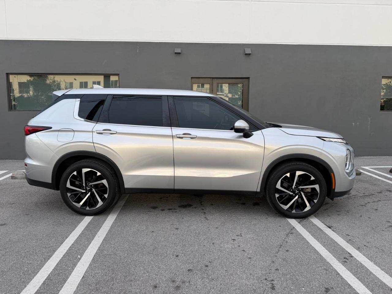 Mitsubishi Outlander ES FWD 2022