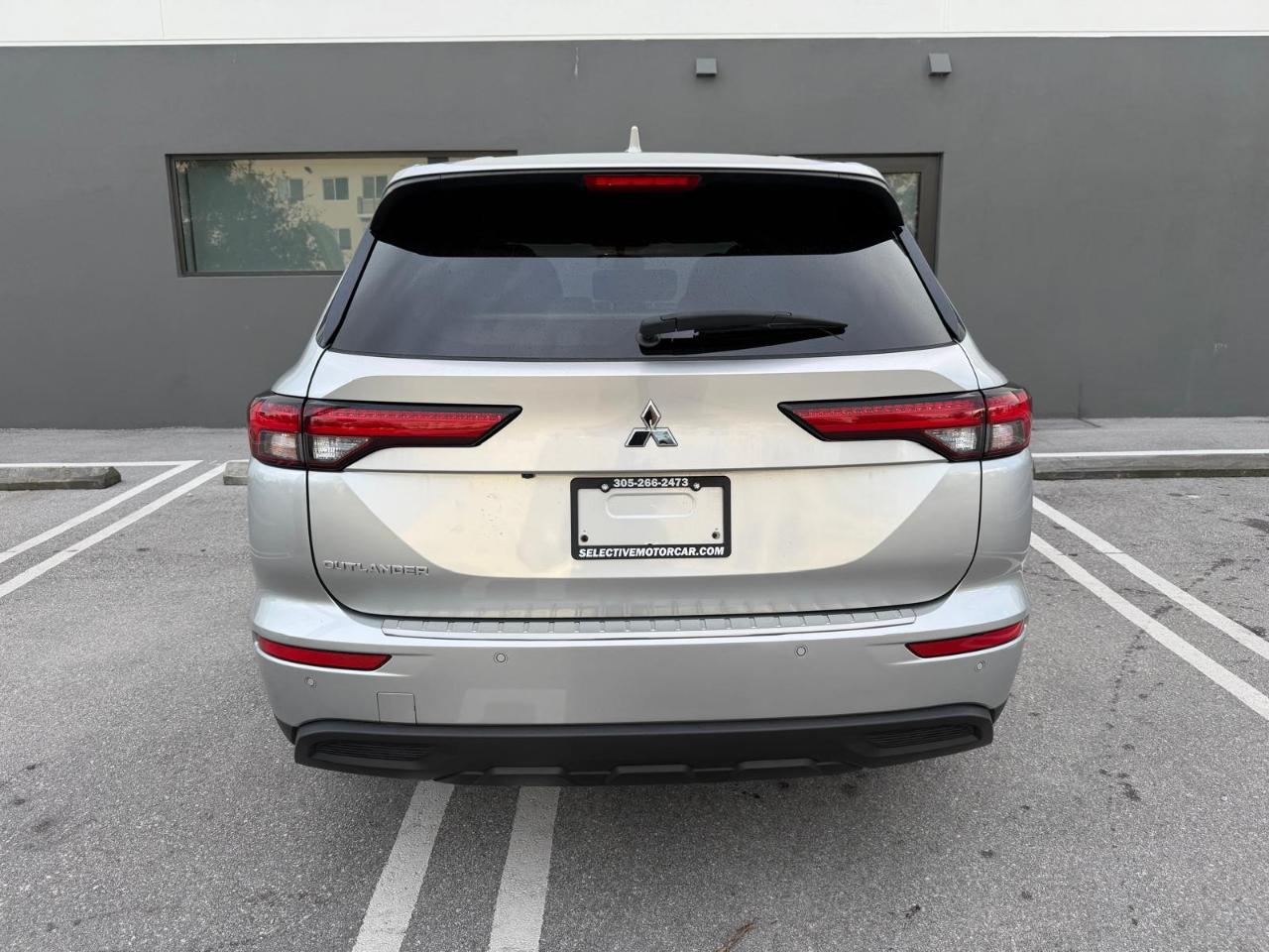 Mitsubishi Outlander ES FWD 2022