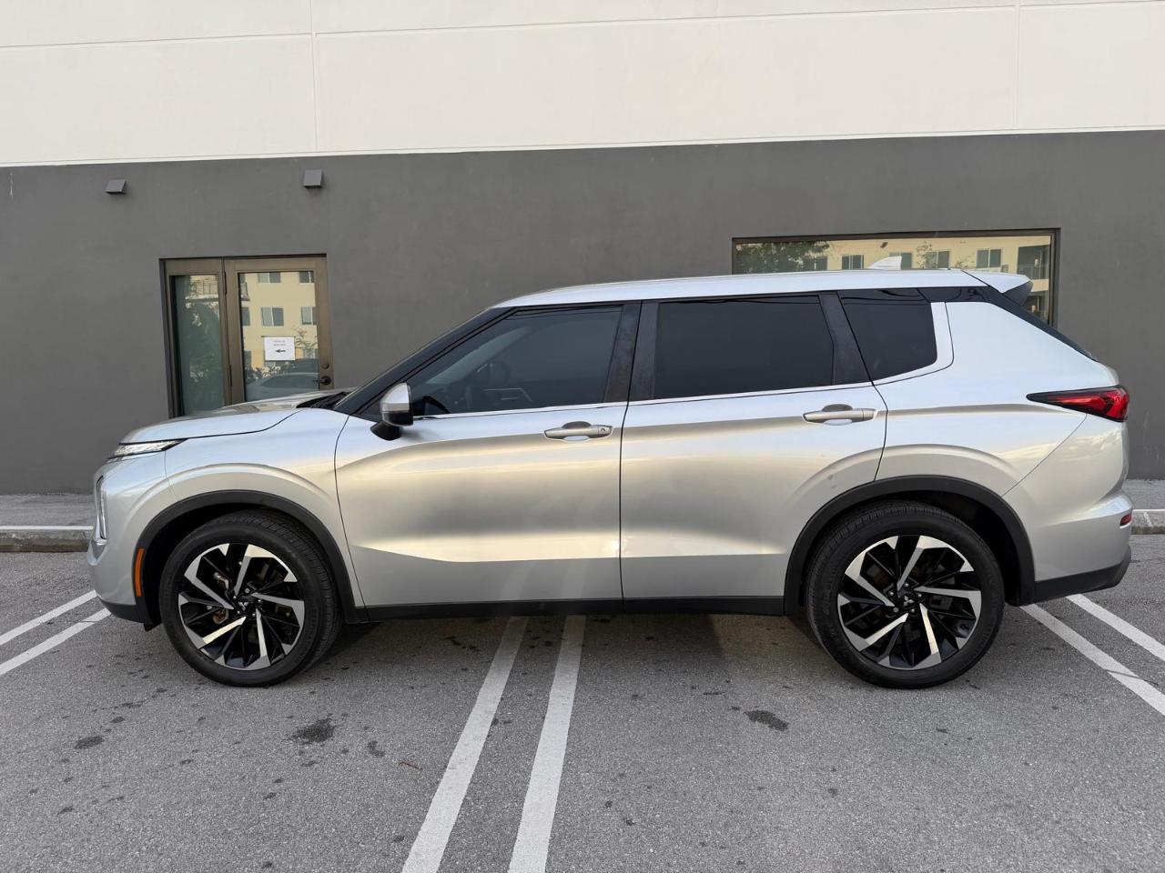 Mitsubishi Outlander ES FWD 2022