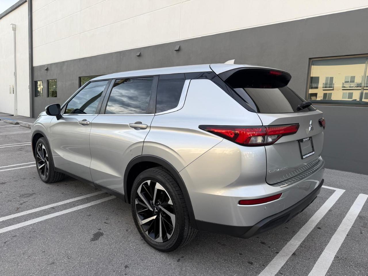 Mitsubishi Outlander ES FWD 2022