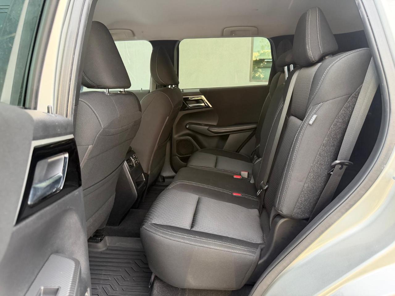 Mitsubishi Outlander ES FWD 2022