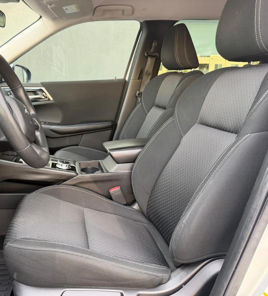 Mitsubishi Outlander ES FWD 2022