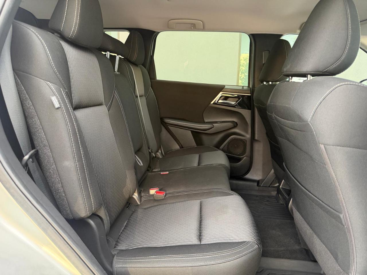 Mitsubishi Outlander ES FWD 2022