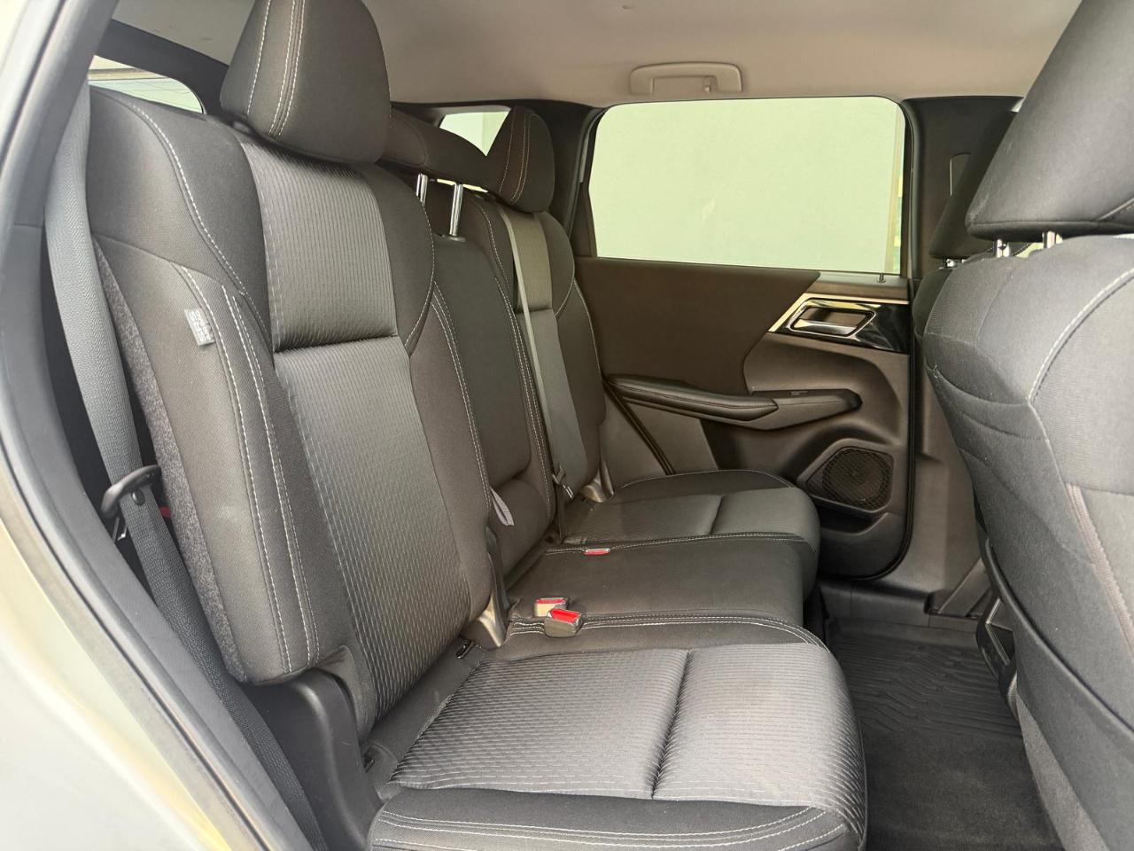 Mitsubishi Outlander ES FWD 2022