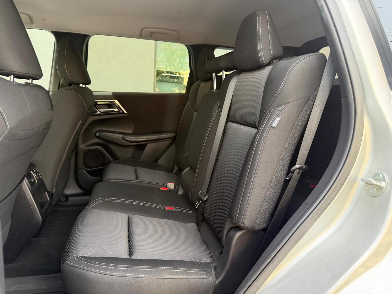 Mitsubishi Outlander ES FWD 2022