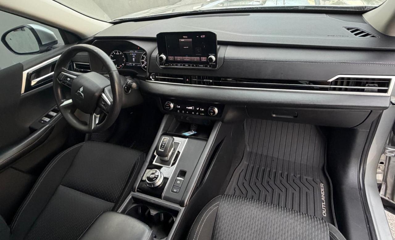 Mitsubishi Outlander ES FWD 2022