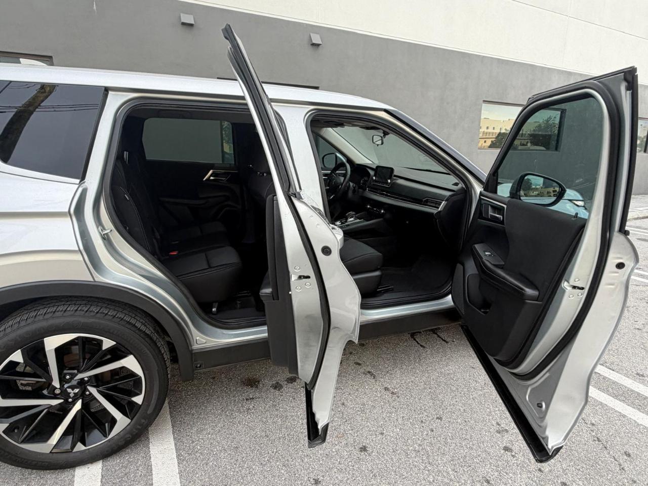 Mitsubishi Outlander ES FWD 2022