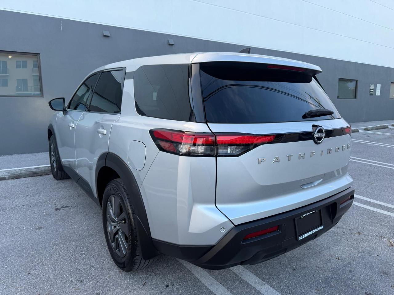 Nissan Pathfinder S 2WD 2024