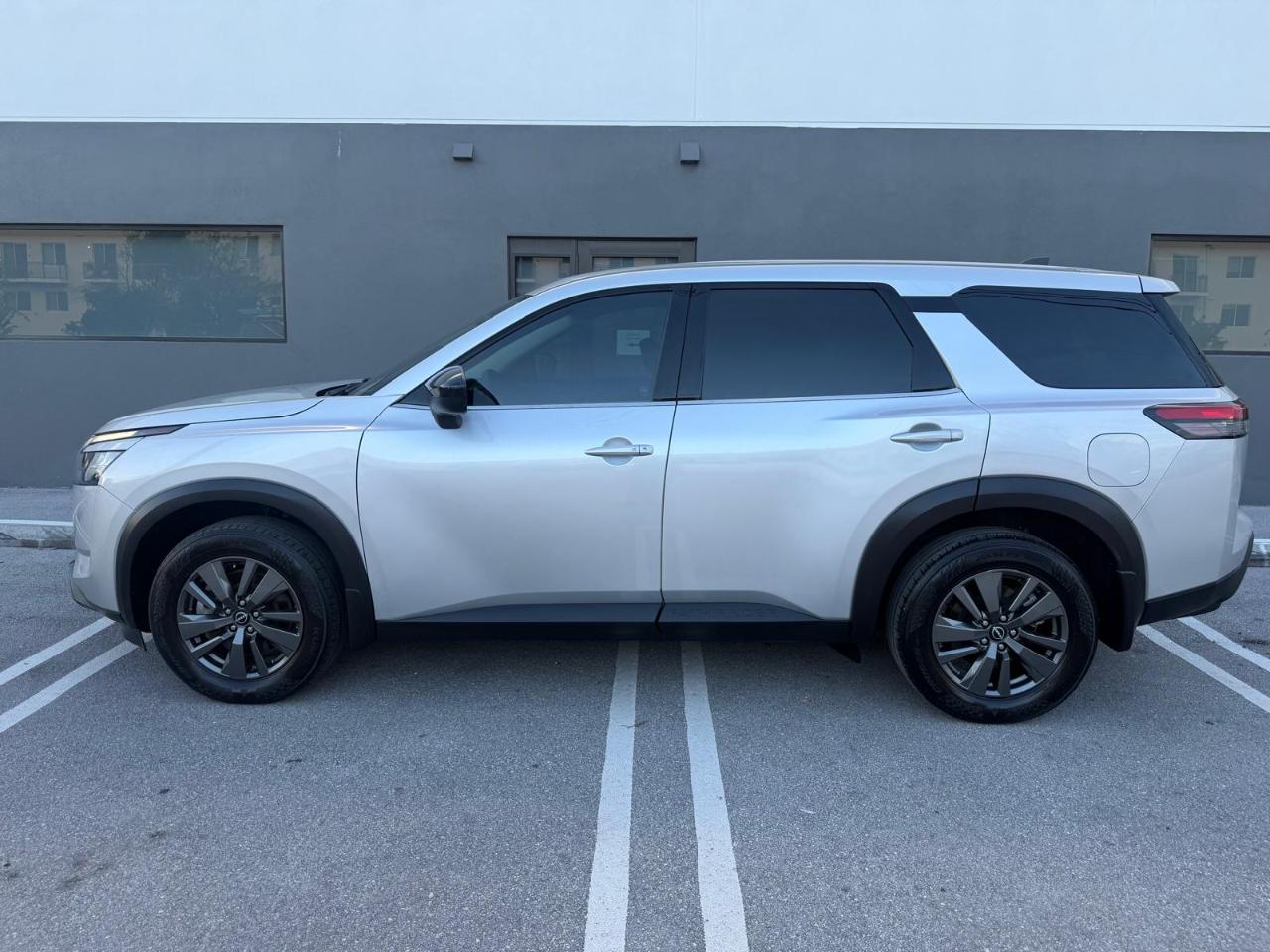 Nissan Pathfinder S 2WD 2024