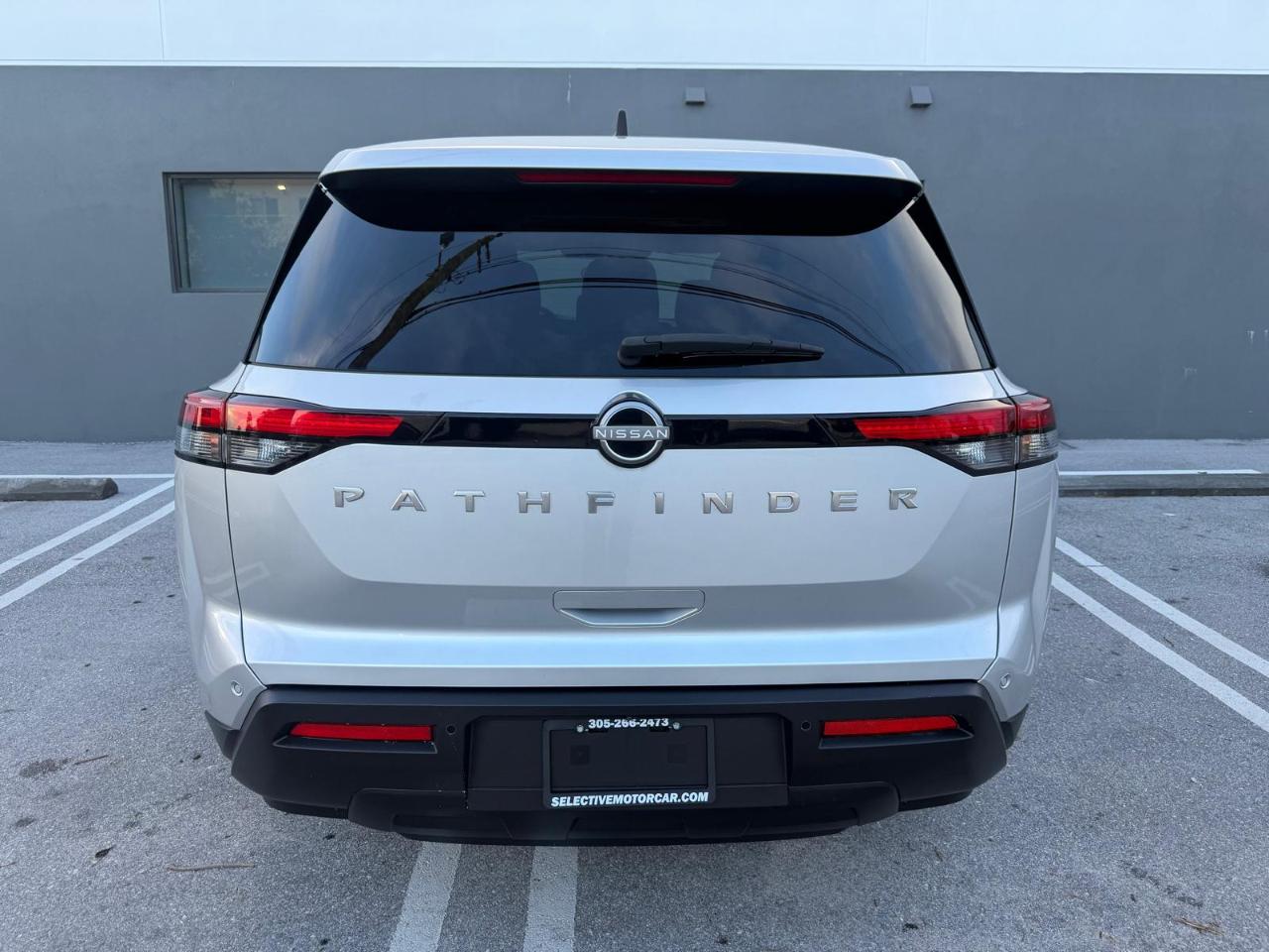 Nissan Pathfinder S 2WD 2024