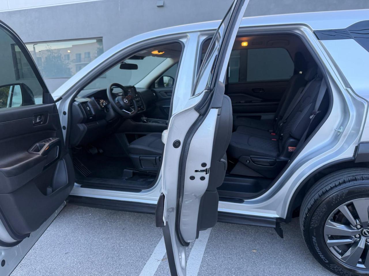 Nissan Pathfinder S 2WD 2024