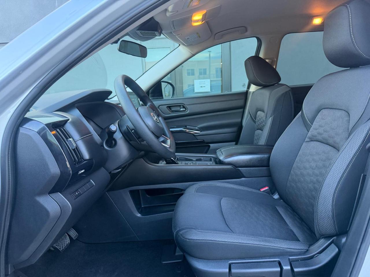 Nissan Pathfinder S 2WD 2024