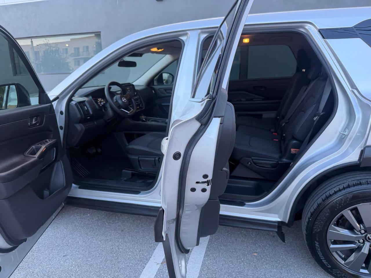 Nissan Pathfinder S 2WD 2024