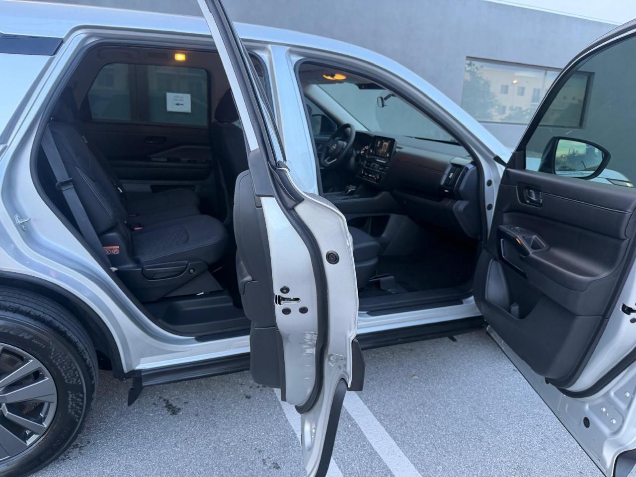 Nissan Pathfinder S 2WD 2024