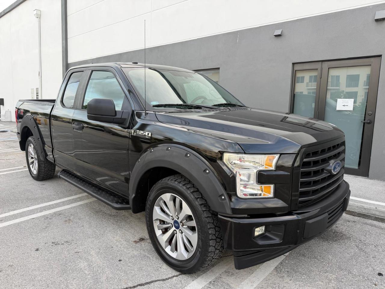 Ford F-150 XL 2WD SuperCab 8' Box 2017