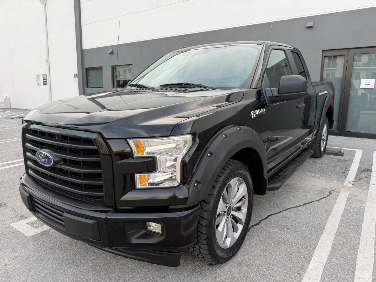 Ford F-150 XL 2WD SuperCab 8' Box 2017