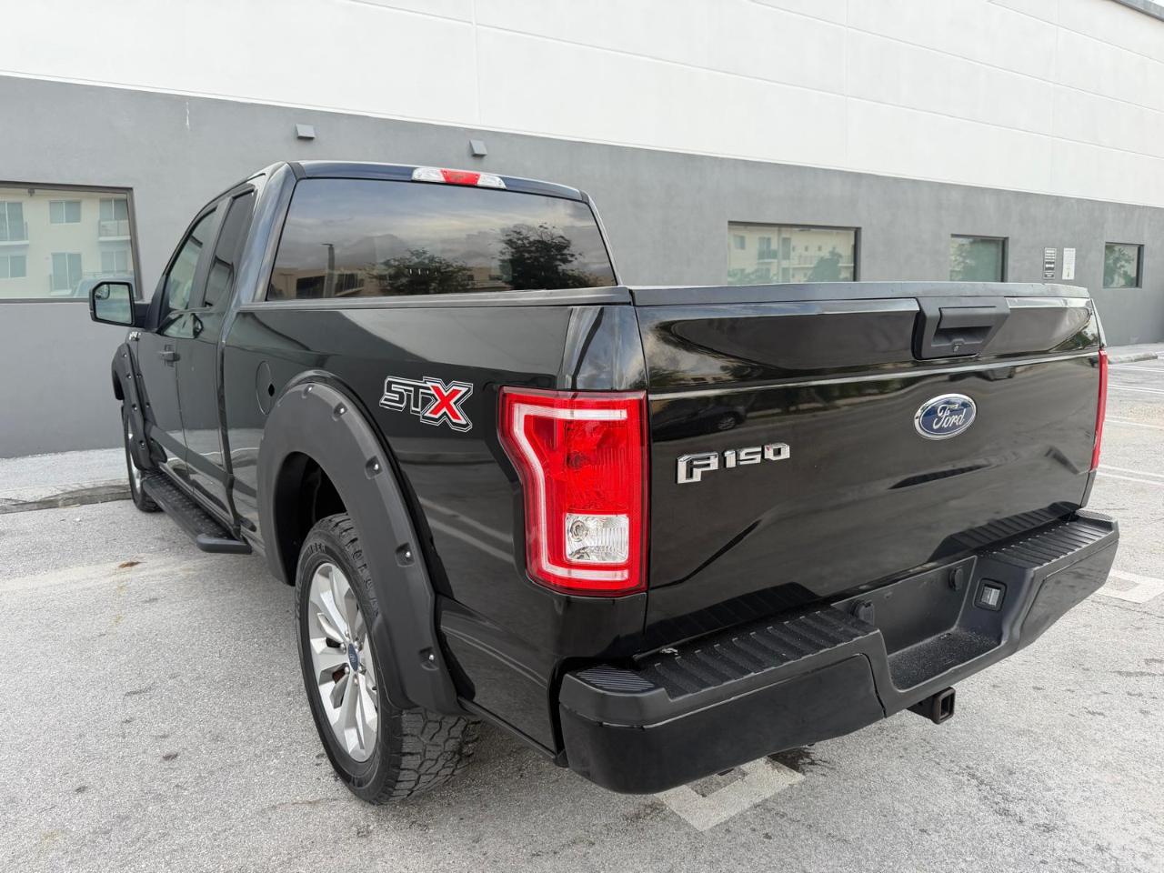 Ford F-150 XL 2WD SuperCab 8' Box 2017