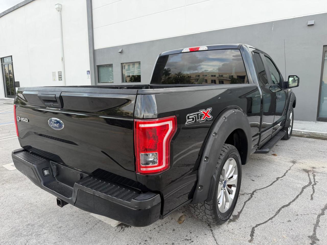 Ford F-150 XL 2WD SuperCab 8' Box 2017