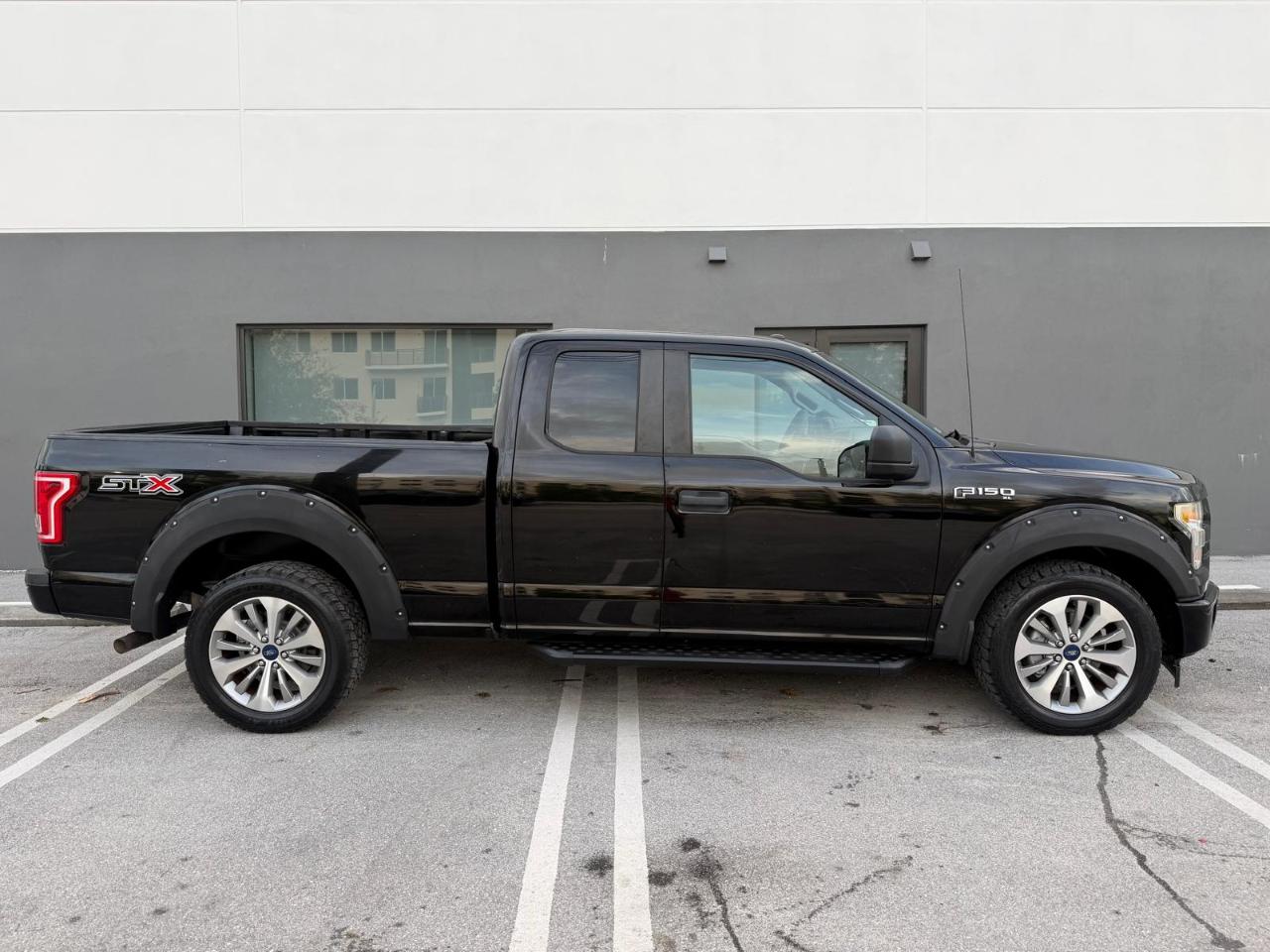 Ford F-150 XL 2WD SuperCab 8' Box 2017