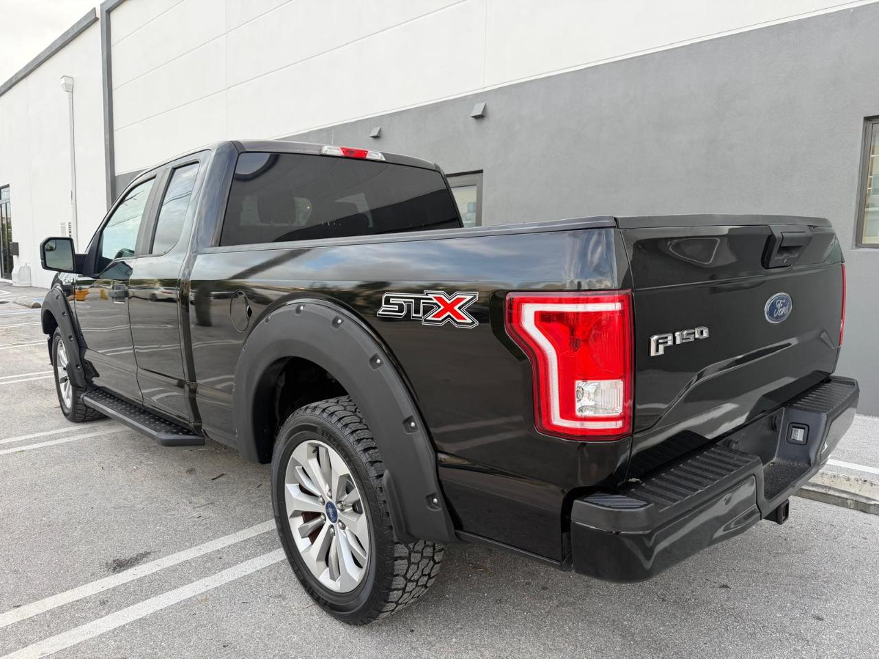 Ford F-150 XL 2WD SuperCab 8' Box 2017