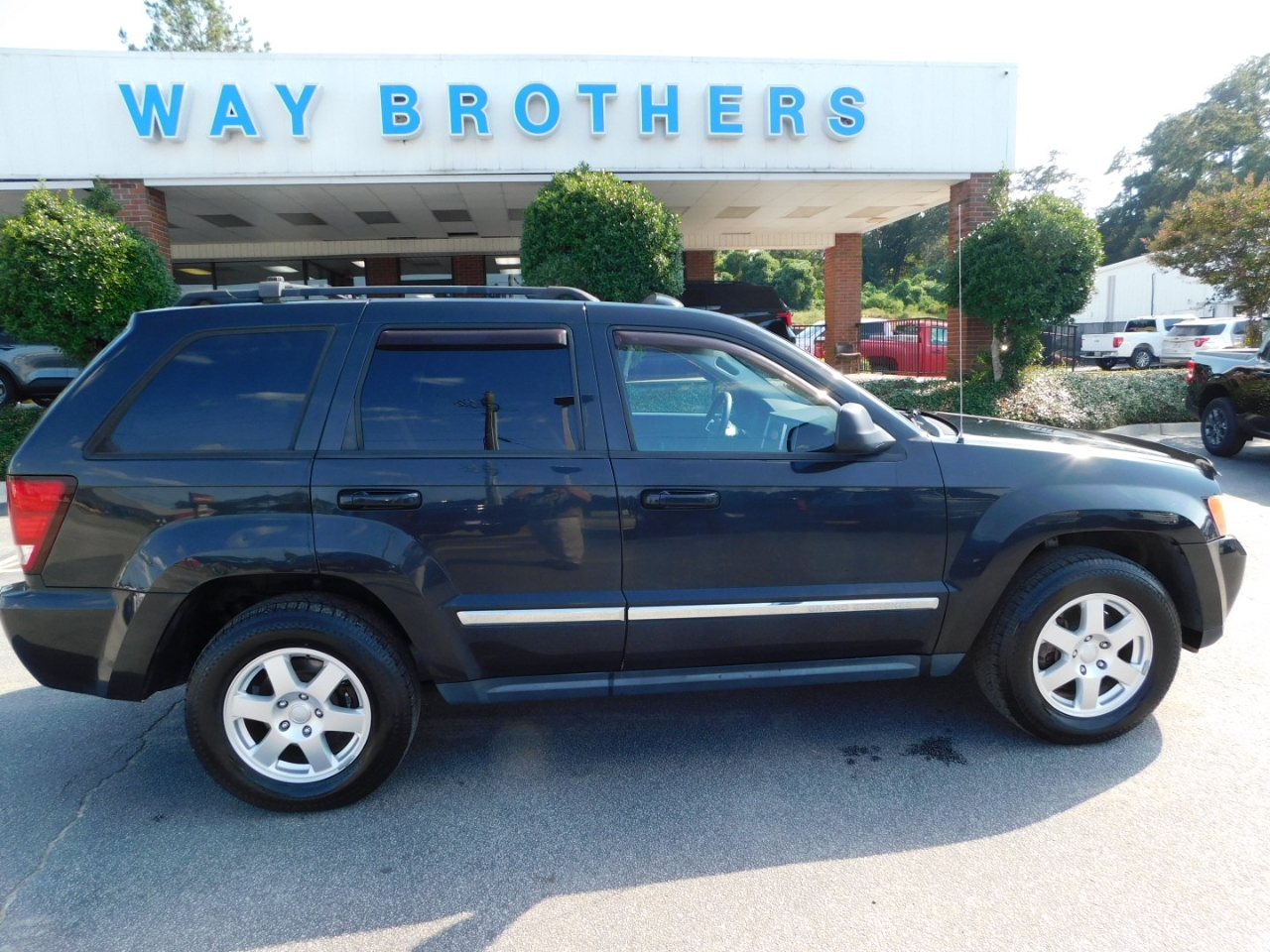 2010 Jeep Grand Cherokee 4WD 4DR LAREDO