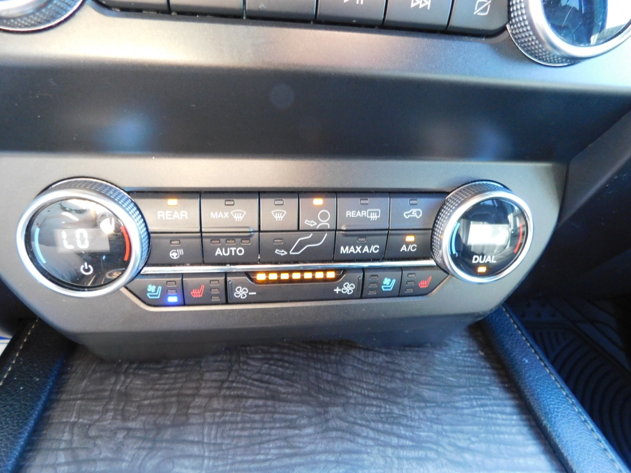 Ford Expedition  2021