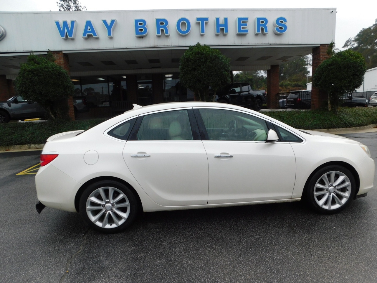 2013 Buick Verano 4dr Sdn Leather Group