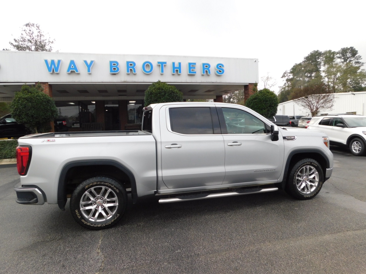 2021 GMC Sierra 1500 4WD CREW CAB 147" SLE