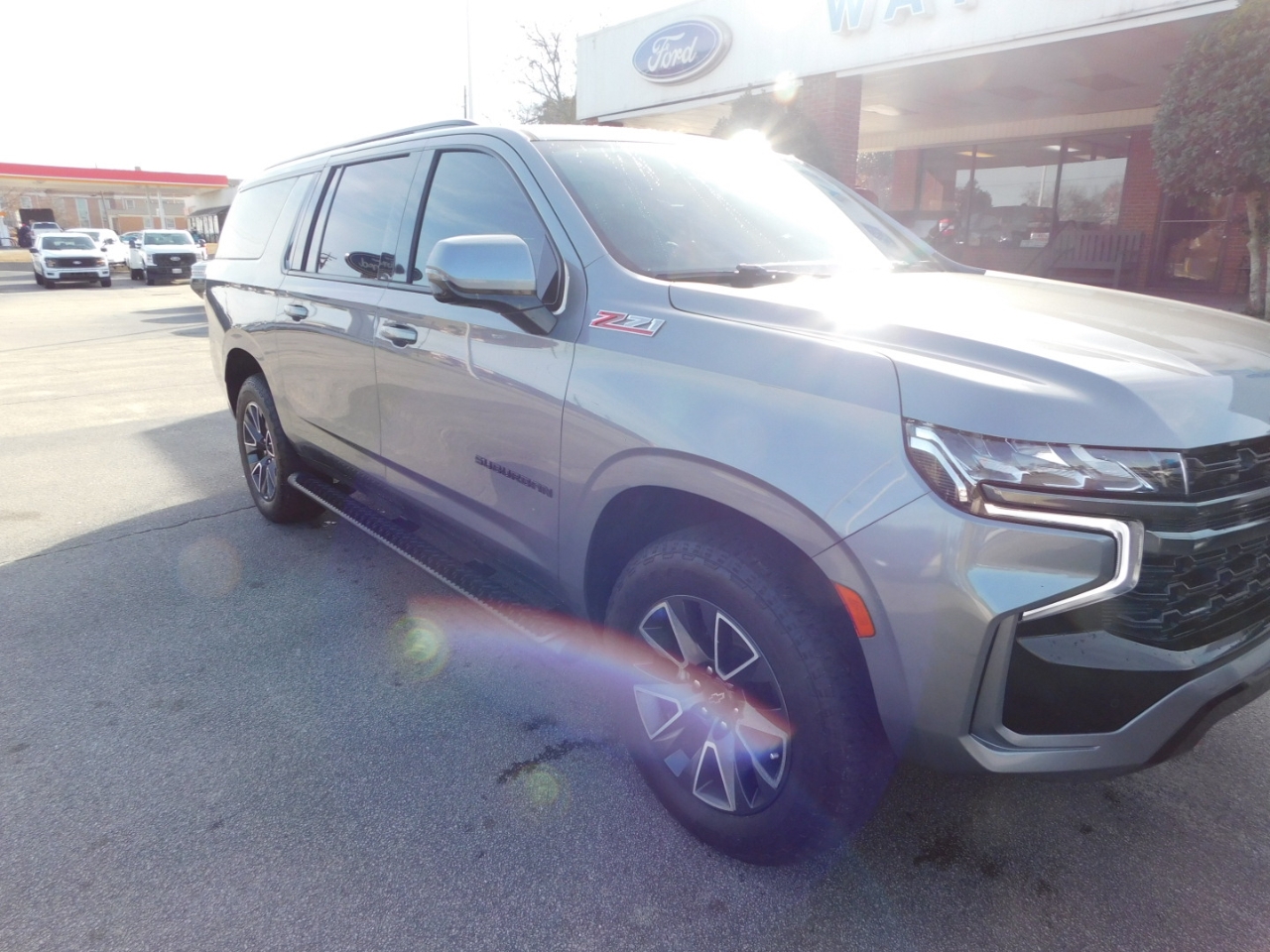 Chevrolet Suburban  2021